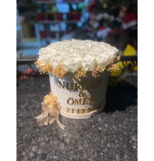 KUTUDA GÜL KIZİSTEME ÇİÇEK ,ÇİKOLATA